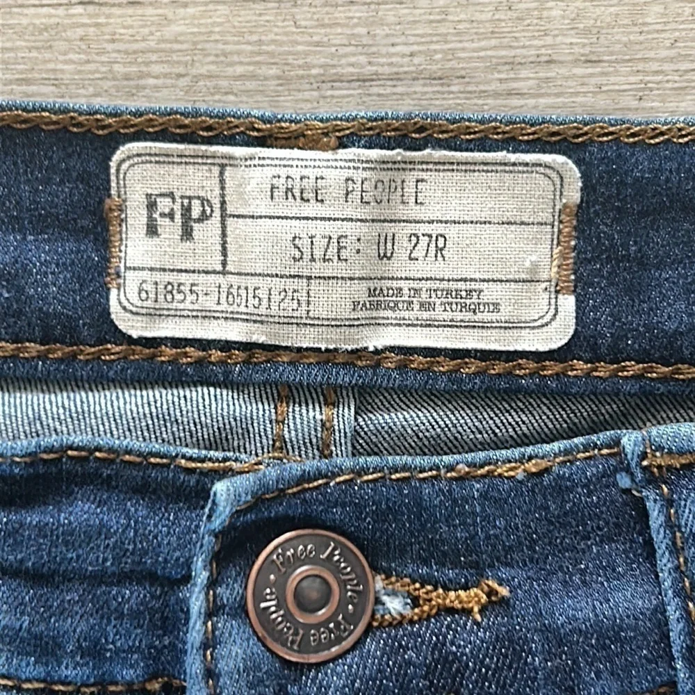 Free People size 27 busted knee skinny jeans